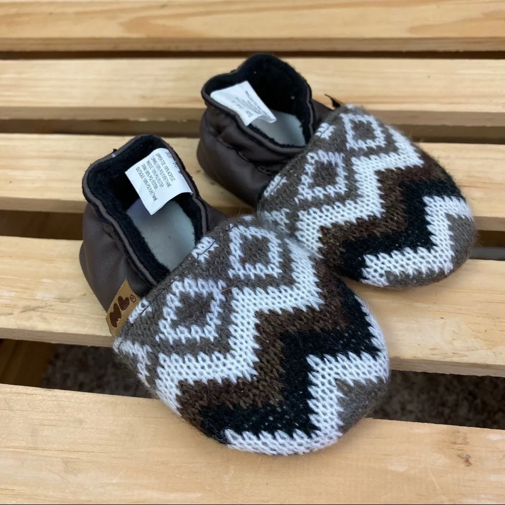 Mukluks sweater‎ moccasins size 0-6 months brown